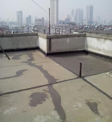 长海漏水维修 楼顶漏水是什么原因，楼顶漏水维修方法是什么?